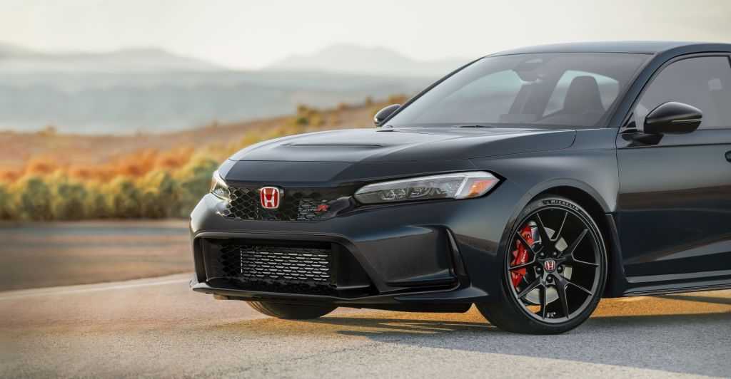 Honda Civic Type R 2027, que chega às concessionárias dos EUA em outubro, parte de US$ 48.695 e segue só com câmbio manual • Divulgação Honda