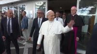 Papa Leão XIV tem alta do hospital e volta ao Vaticano após cirurgia