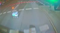 Vídeo: Robô de entrega ignora sinal vermelho e bate com ônibus na Estônia