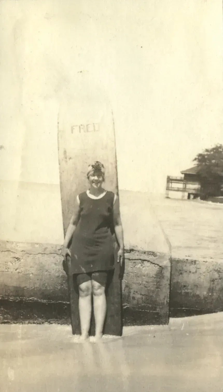 A exposição inclui vislumbres surpreendentes da vida de Christie, incluindo sua paixão pelo surfe • The Christie Archive Trust