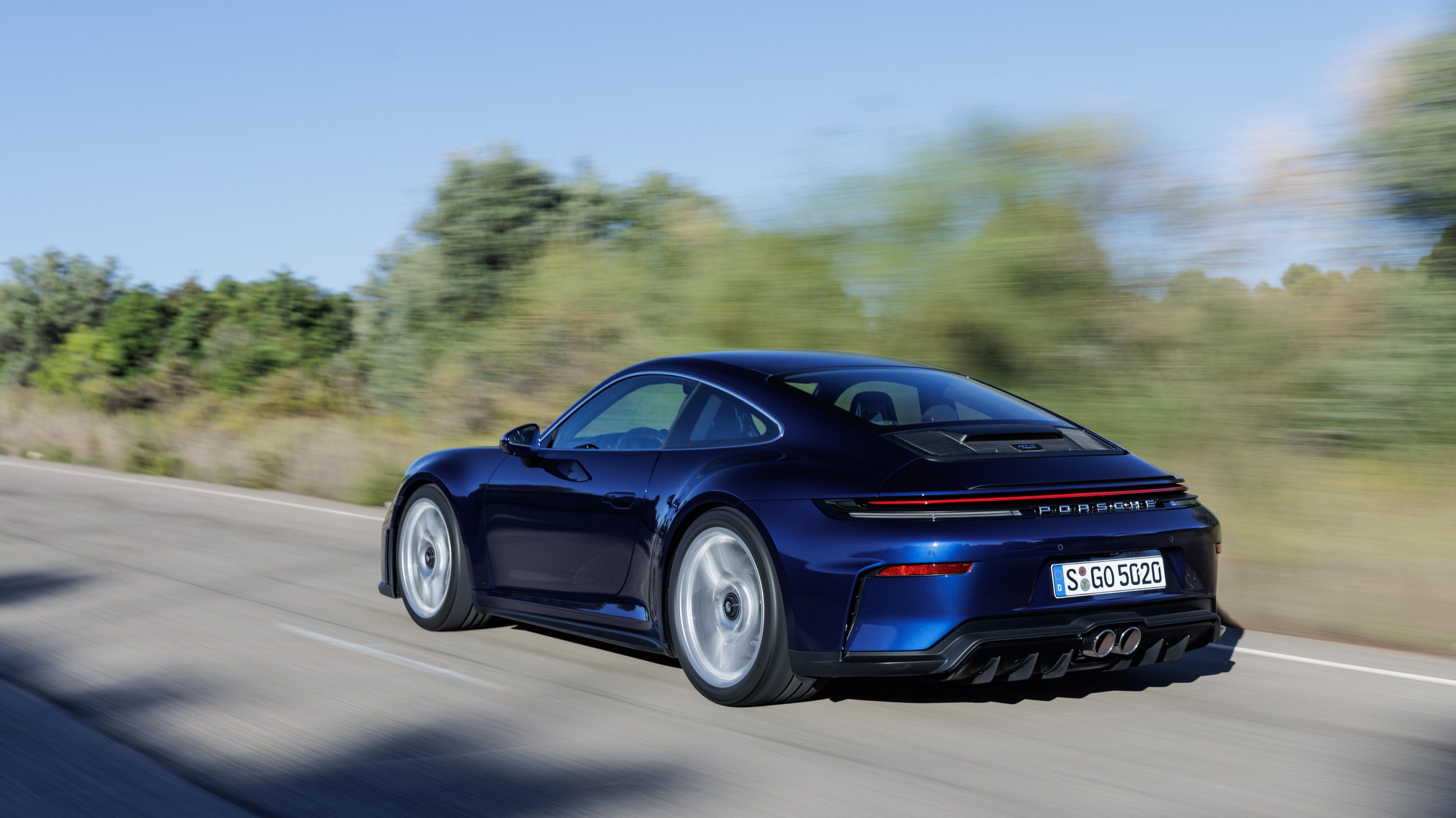 Porsche vende 16% menos, e 911 vende quase 5 vezes mais que Taycan