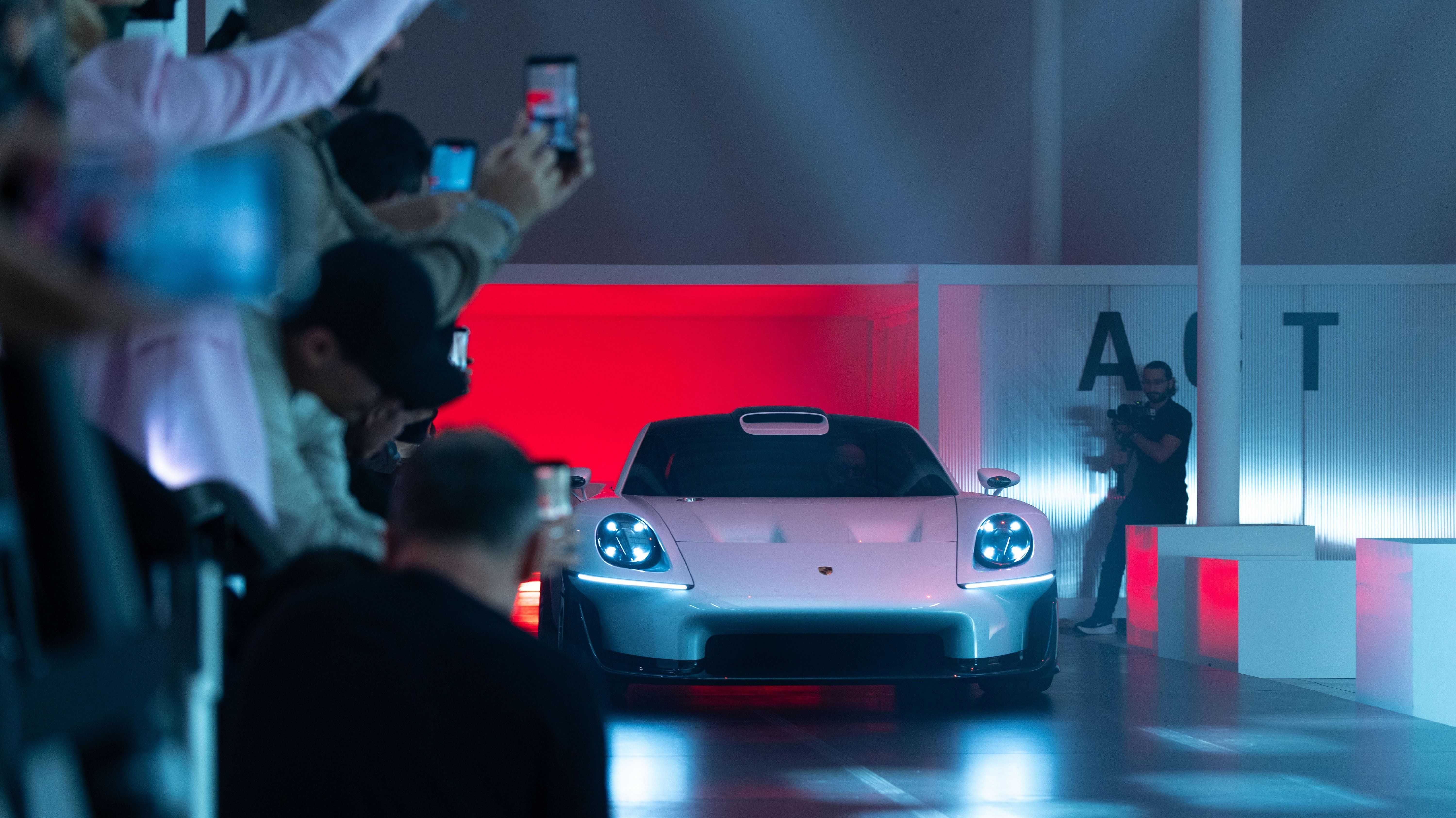 Porsche Mission S será a base da inédita linha de supercarros da montadora, que, pela primeira vez, vai oferecer um modelo esportivo de produção acima do icônico 911 • Divulgação Porsche