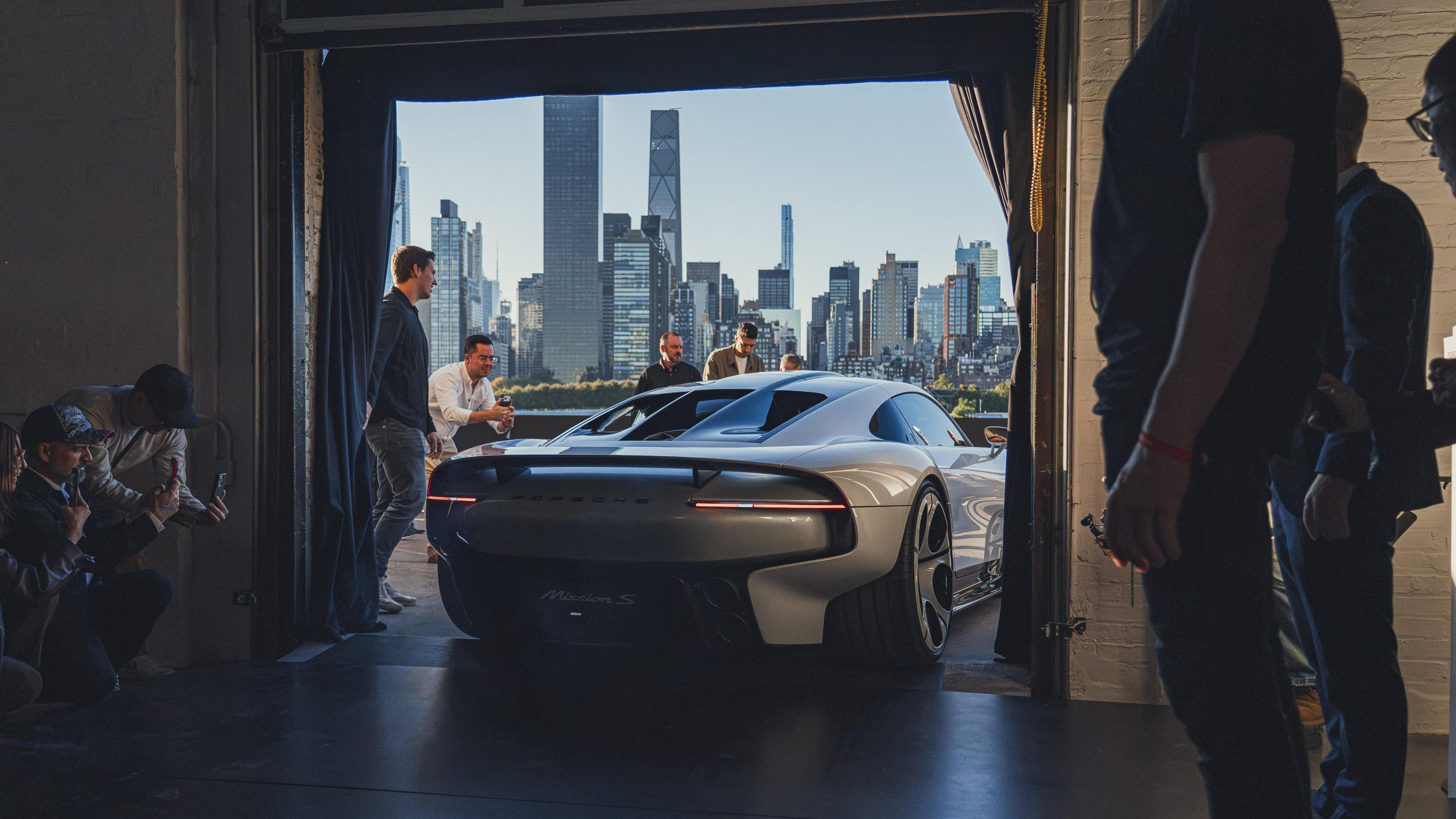 Porsche Mission S será a base da inédita linha de supercarros da montadora, que, pela primeira vez, vai oferecer um modelo esportivo de produção acima do icônico 911 • Divulgação Porsche