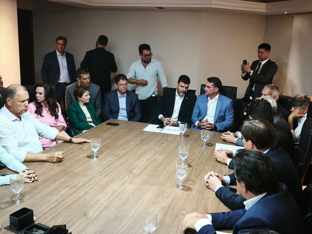 Flávio fecha com Caiado e avança para ter apoio do centrão no segundo turno
