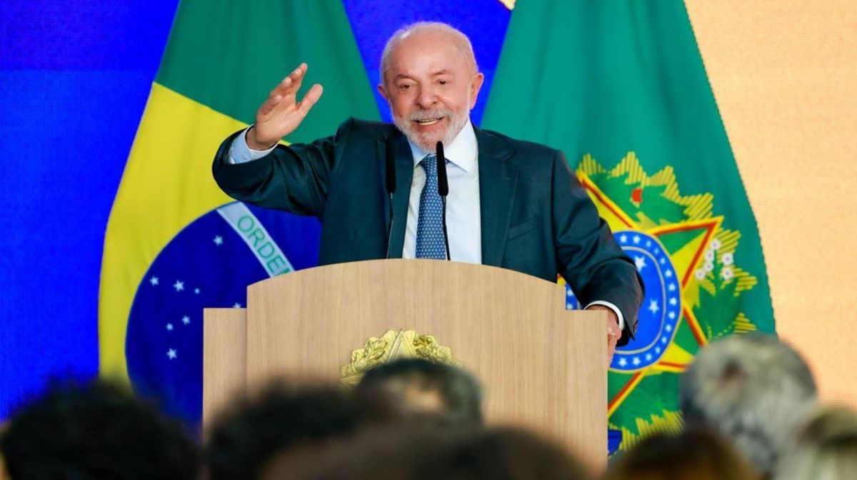 PoderData/AYA: Flávio e Lula empatam com 50% dos votos válidos no 2º turno