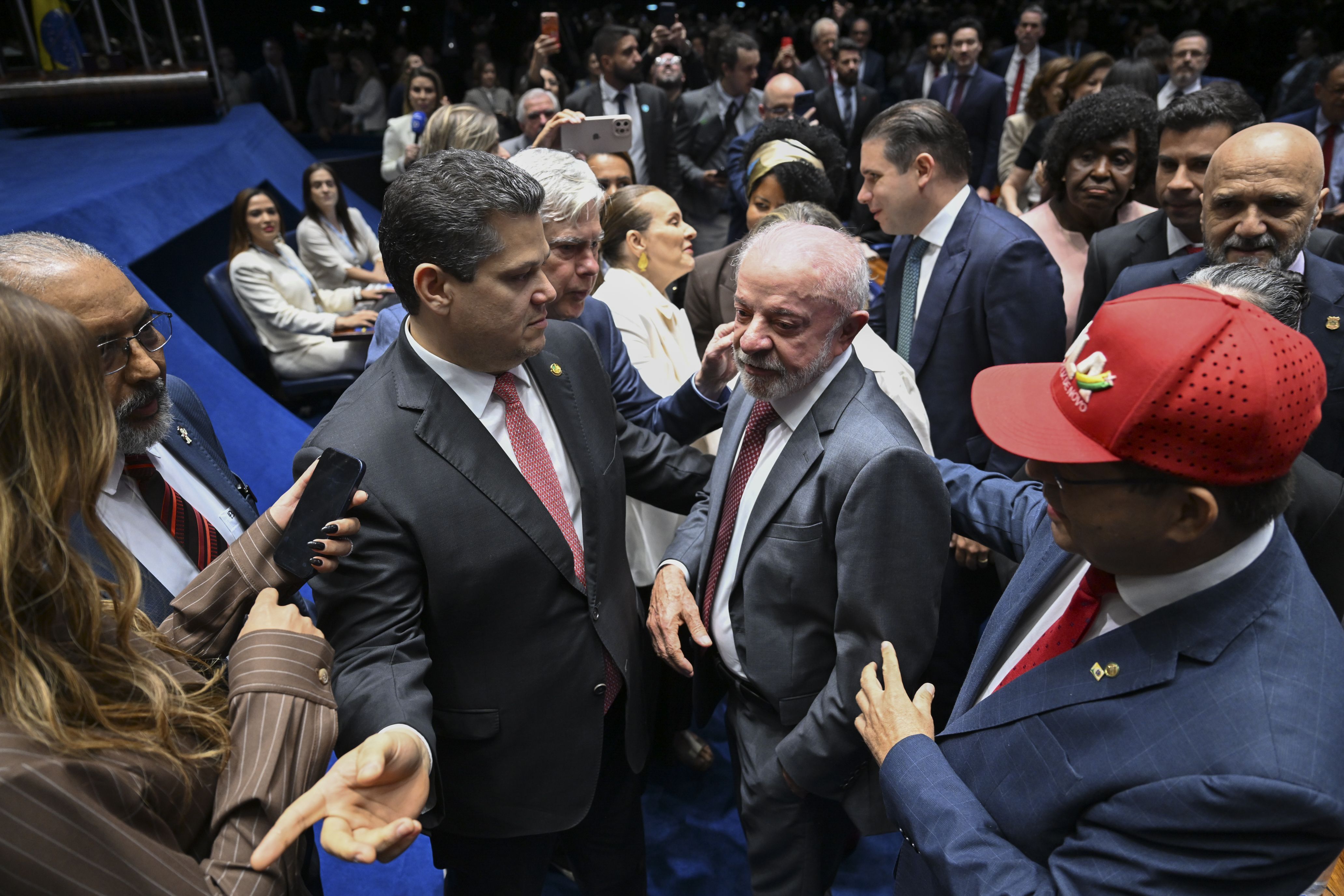 Plenário do Senado Federal durante sessão solene destinada à promulgação de Emendas Constitucionais