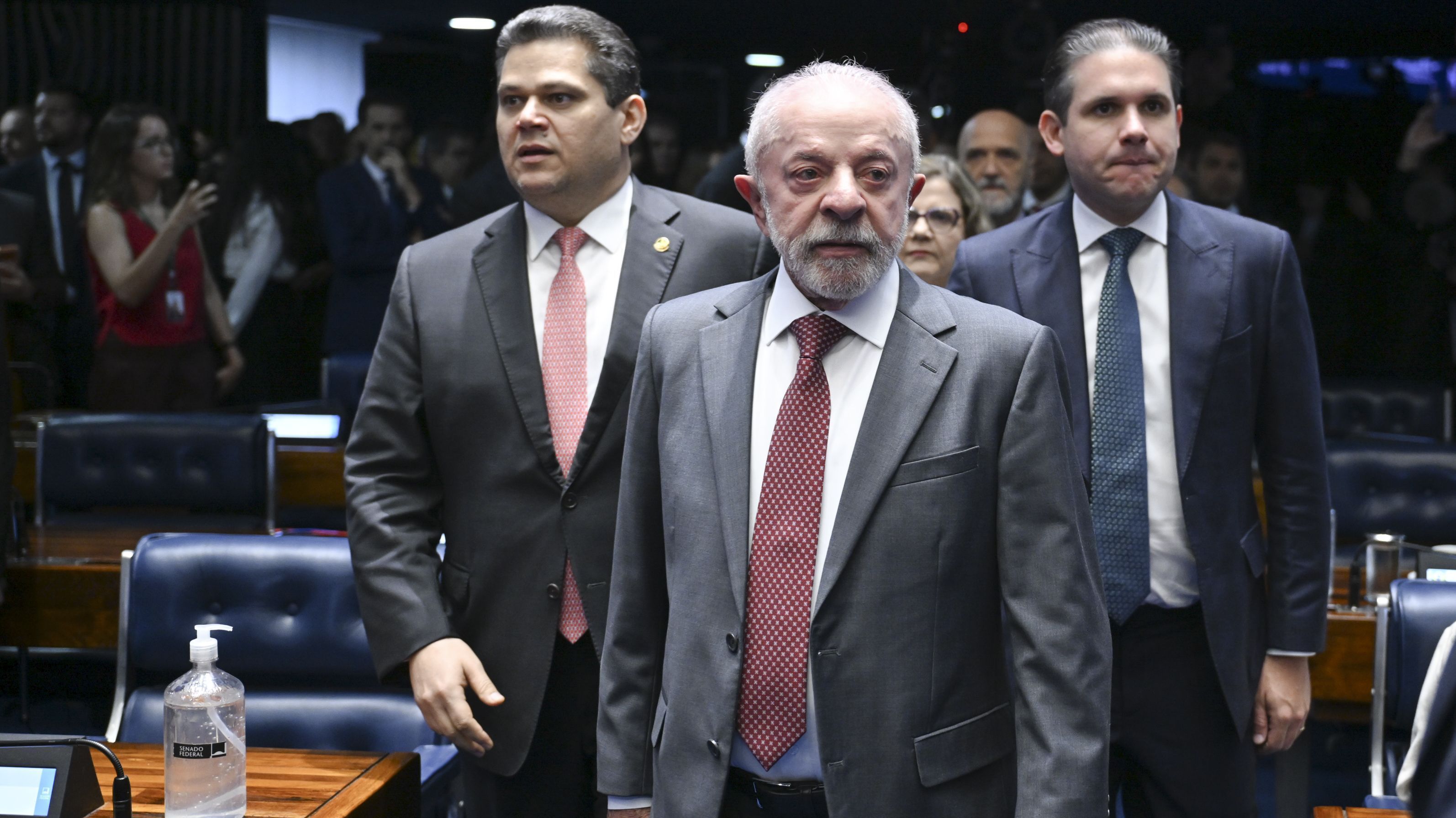 Plenário do Senado Federal durante sessão solene destinada à promulgação de Emendas Constitucionais