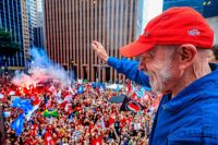 Lula relata emoção a aliados após último ato de campanha de sua carreira