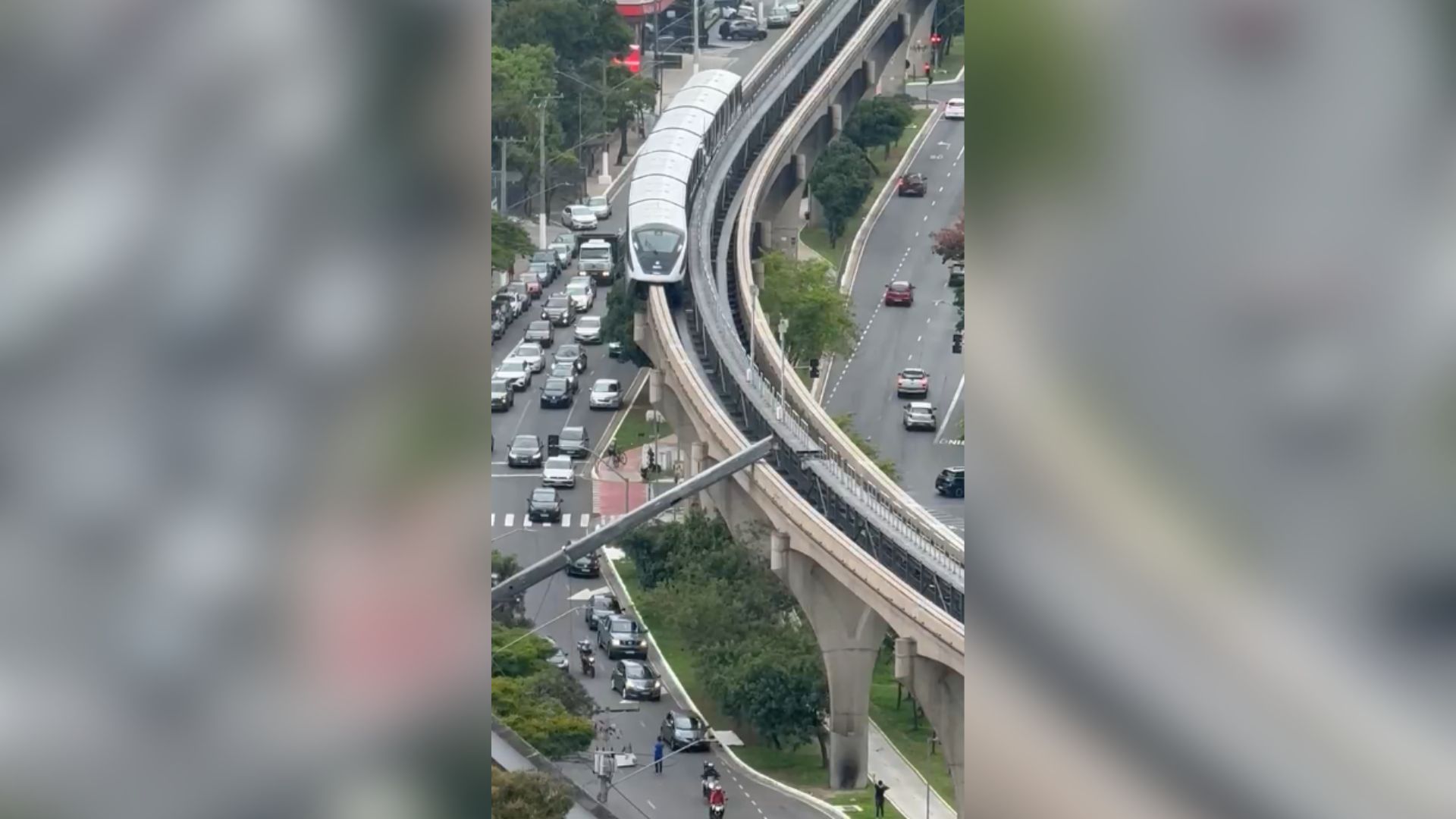 Acidente com guindaste no monotrilho na linha 15-prata