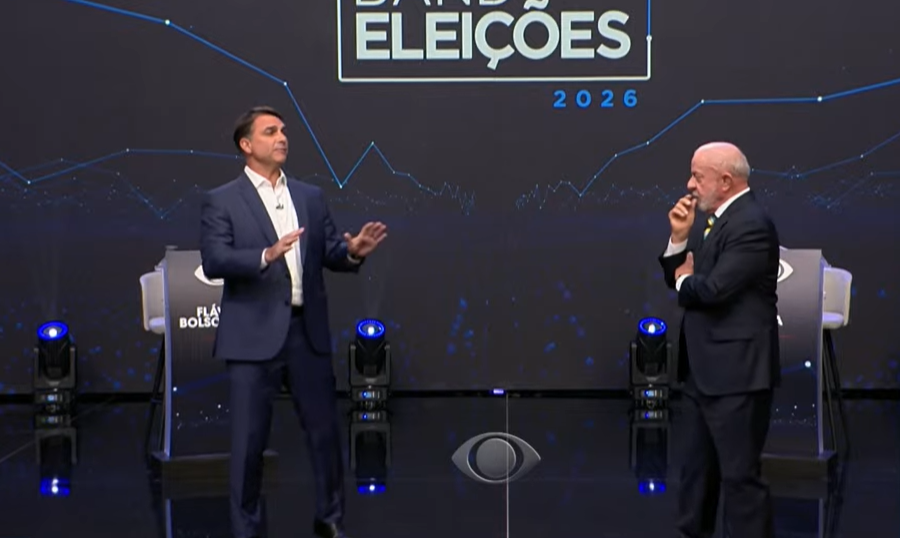Candidatos Flávio Bolsonaro (PL) e Luiz Inácio Lula da Silva (PT) em debate da Band