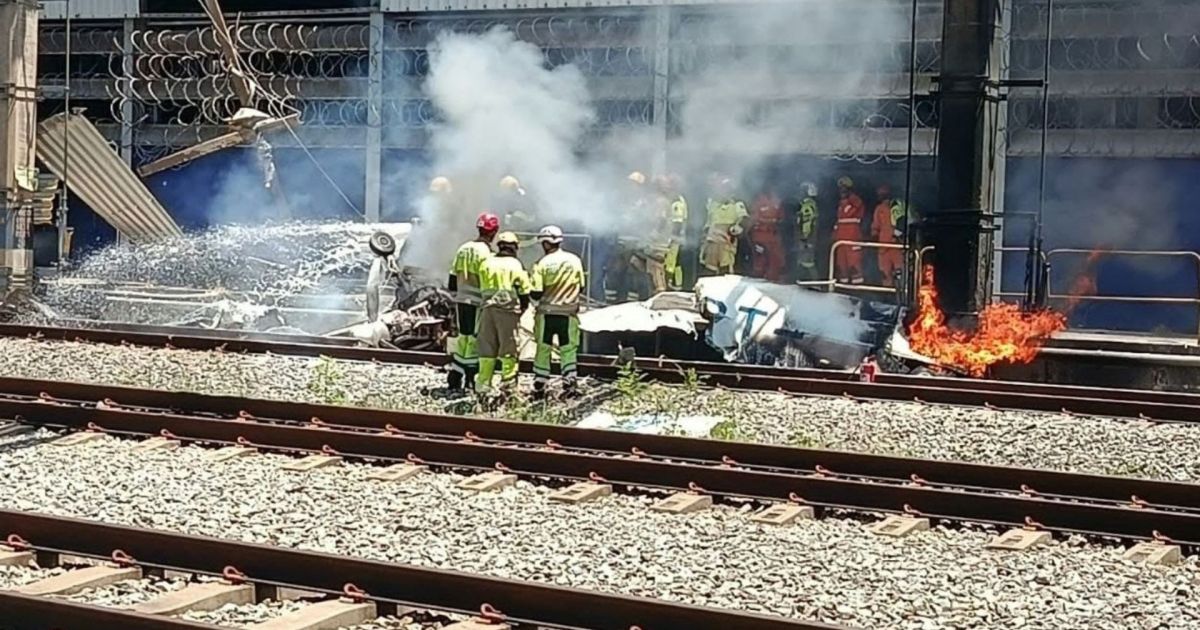 Small plane crashes at Belo Horizonte metro yard, killing pilot