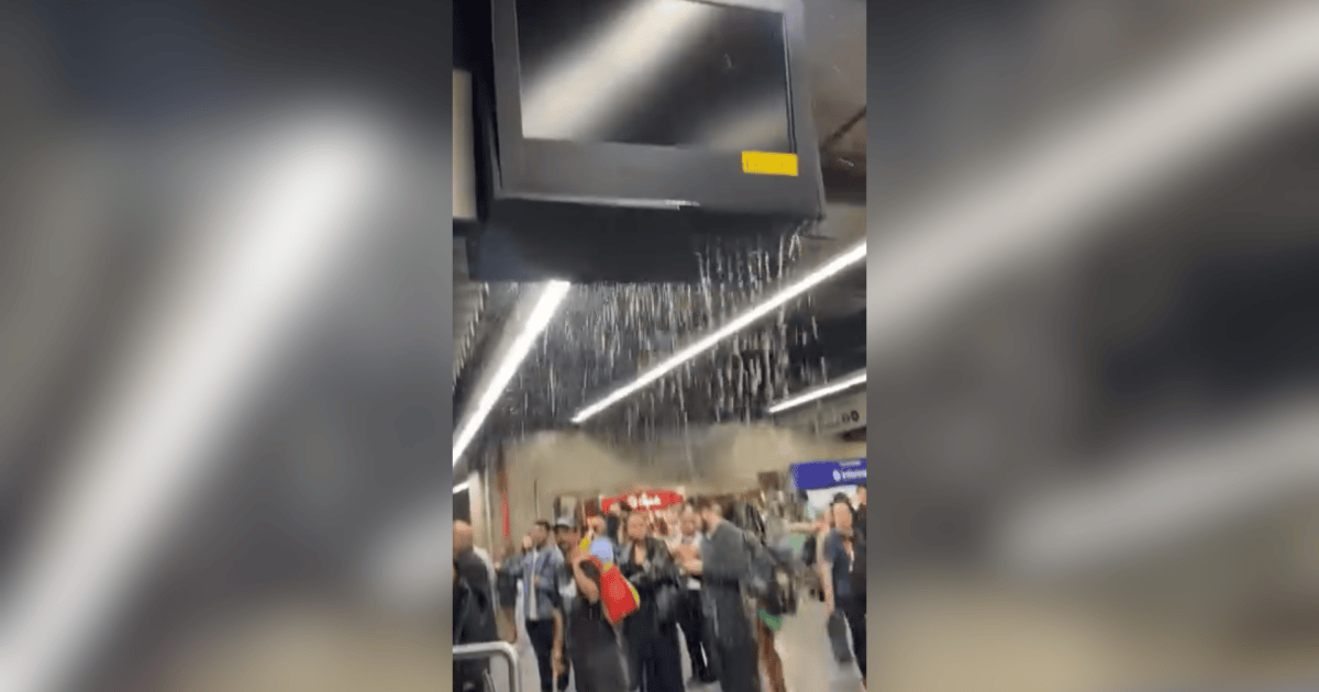 Chuva em SP causa alagamento nas estações Liberdade e Paraíso do Metrô