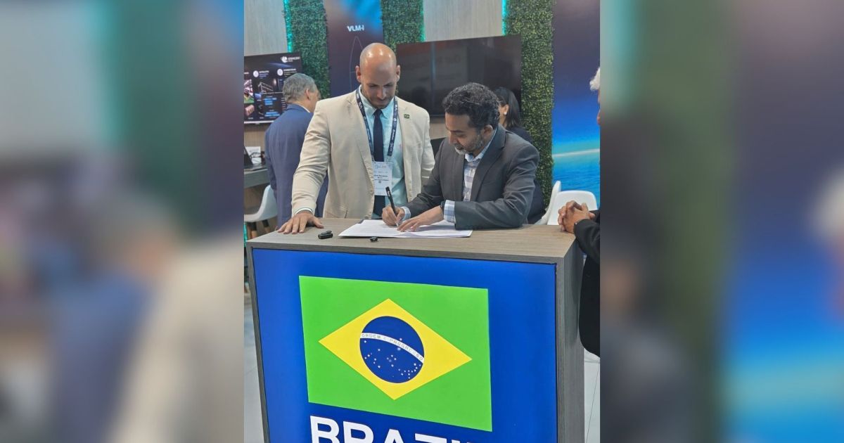 Brasil e Índia assinam acordo para desenvolver foguete