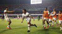 Com time misto, Atlético-MG bate o Coritiba e ganha posições no Brasileirão