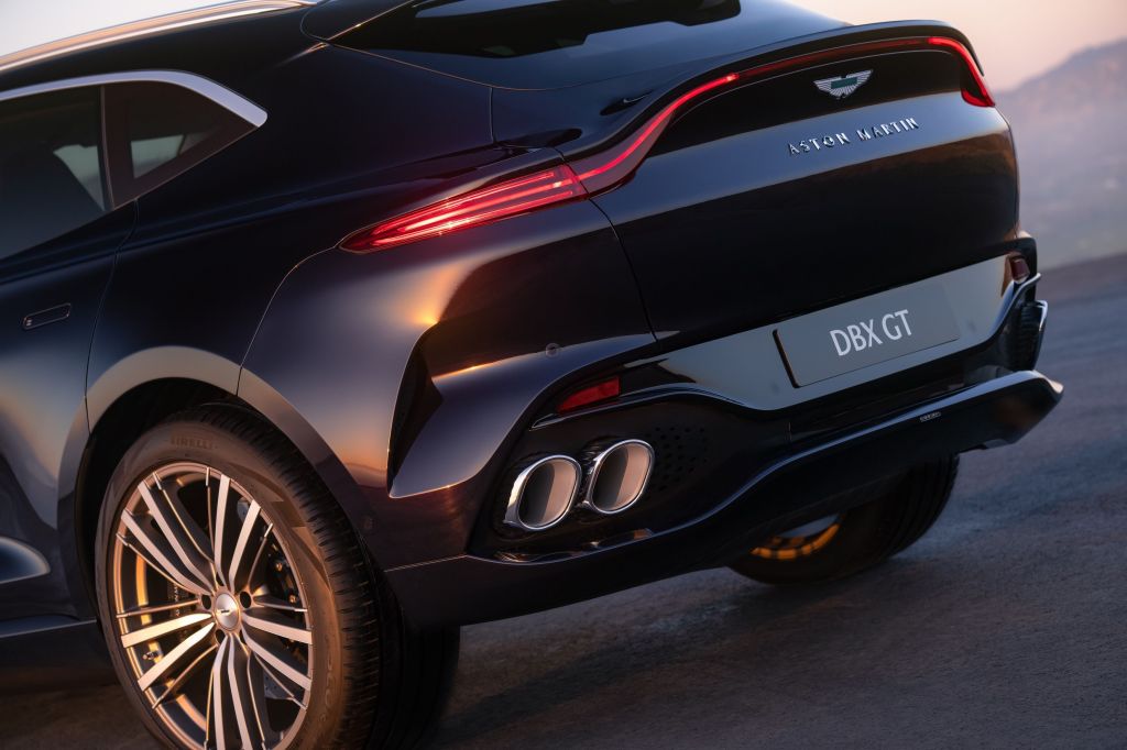 Aston Martin DBX GT ganha suspensão mais macia, cabine mais silenciosa e bancos de memory foam para encarar Rolls-Royce Cullinan e Bentley Bentayga • Divulgação Aston Martin