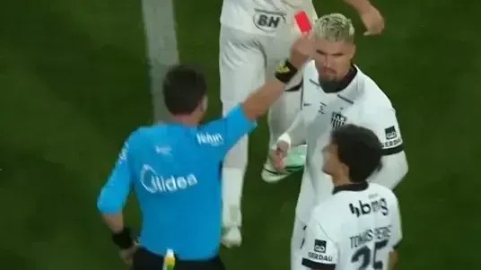 Atlético-MG: volante é expulso após 5 minutos em campo contra Athletico-PR