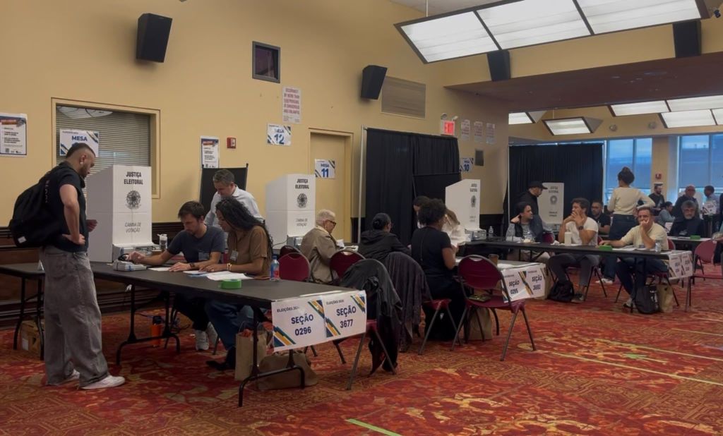 Brasileiros votam no 1º turno em Nova York
