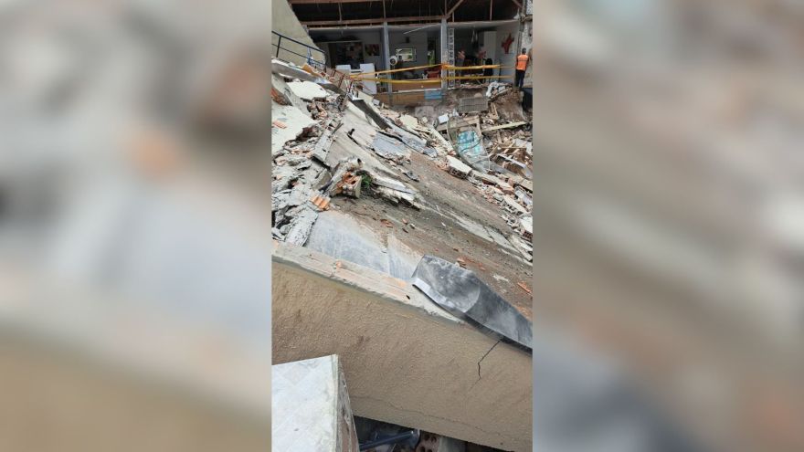 Vídeo: casa desaba em Santa Catarina após morador filmar rachaduras