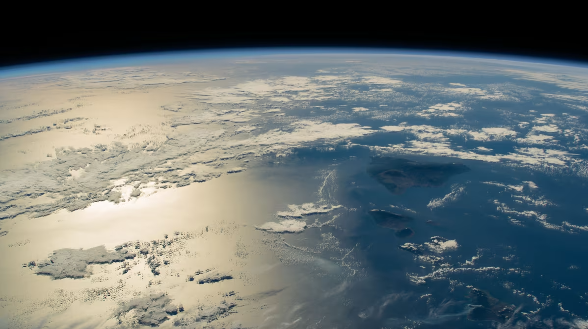 O Oceano Pacífico e as Ilhas Havaianas são vistos da Estação Espacial Internacional em órbita