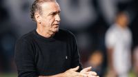 Cuca desconversa sobre permanência no Santos em 2027: “Não é o momento”