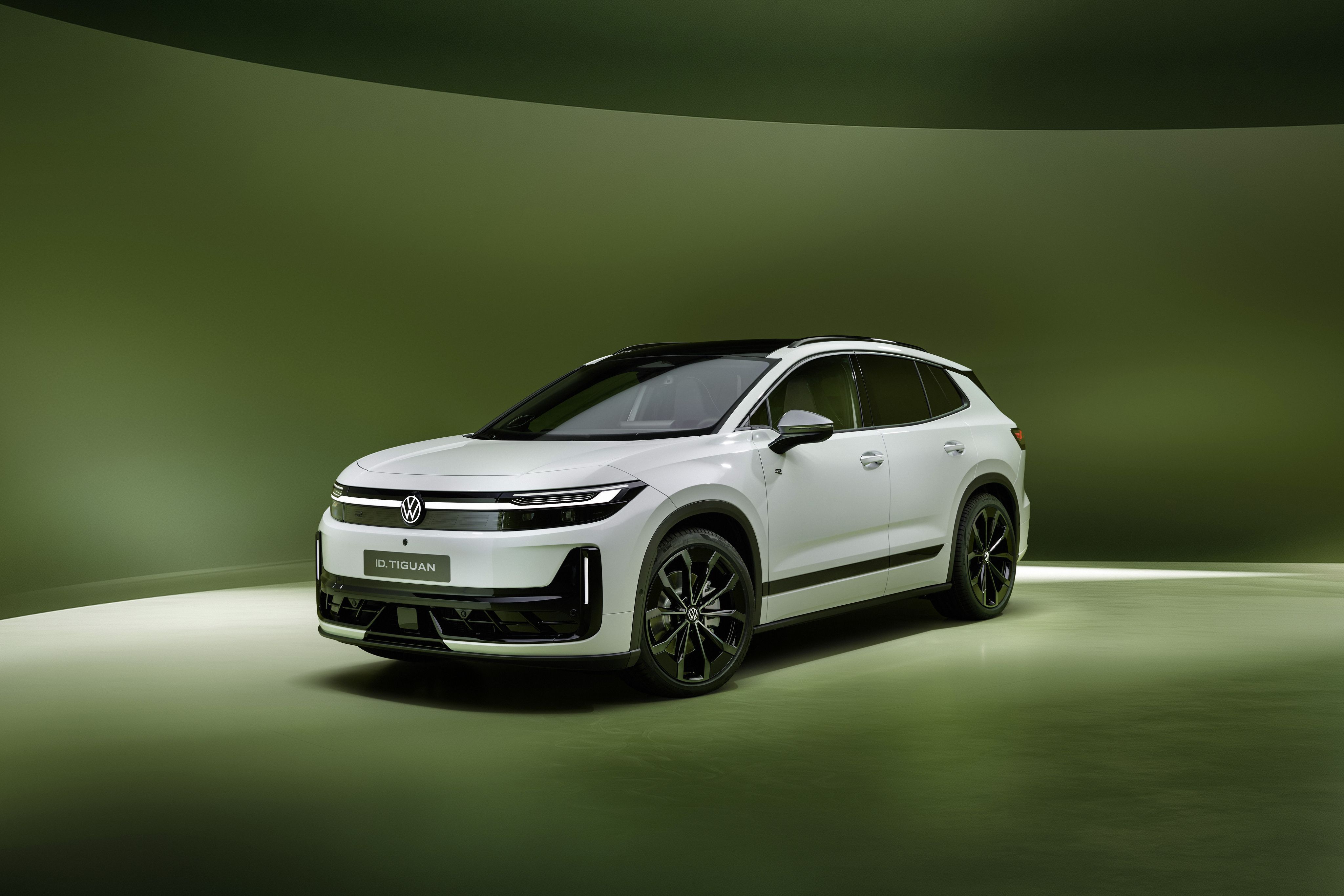 Volkswagen ID. Tiguan chega em 2027 com até 600 km de autonomia, tela para o passageiro e painel retrô; na Europa, preço parte de R$ 238,2 mil • Divulgação VW