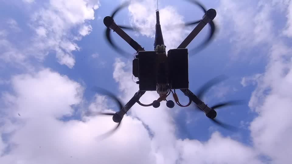 Perto de Kramatorsk, unidade ucraniana destaca drones FPV (visão em primeira pessoa) modificados com alcance de 50 km