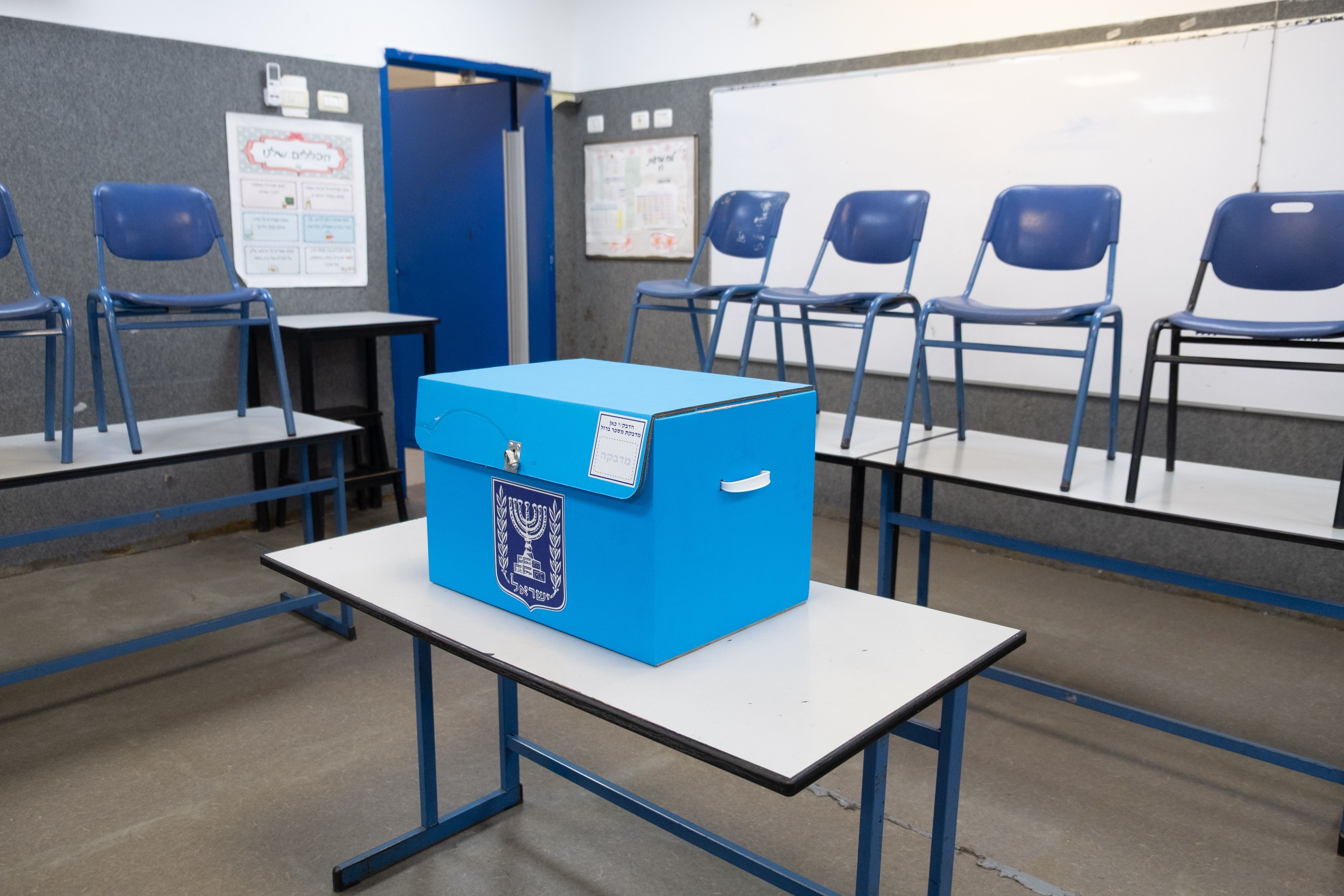 Urna eleitoral israelense em uma escola de Tel Aviv em 26 de outubro
