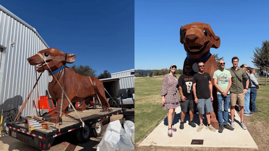 "Montagem mostrando o transporte da escultura metálica de cachorro dachshund em um reboque e a equipe responsável pousando em frente ao monumento finalizado em Buda, Texas."
