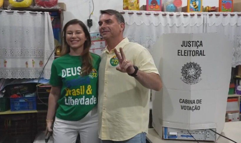 Flávio Bolsonaro e a esposa, Fernanda Bolsonaro