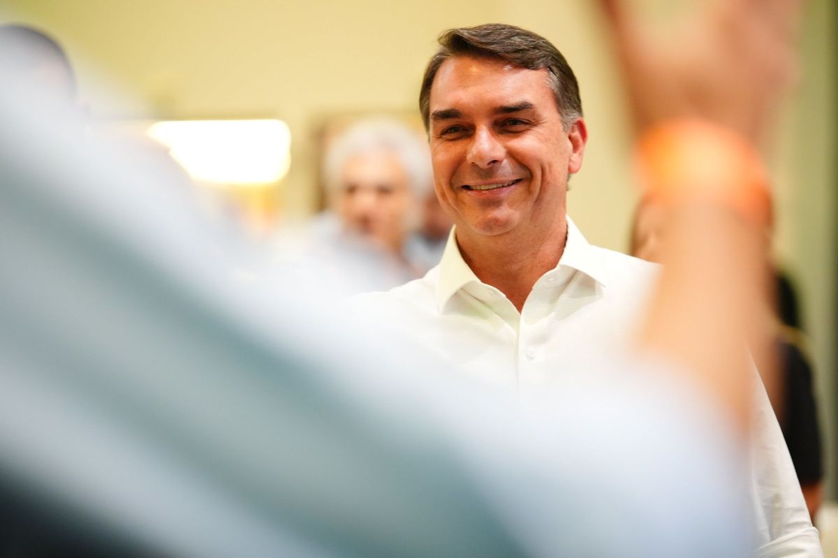 TSE derruba post contra Flávio, mas libera peça sobre cobranças a Vorcaro