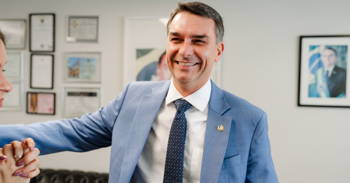 Republicanos confirma apoio a Flávio Bolsonaro no 2º turno das eleições