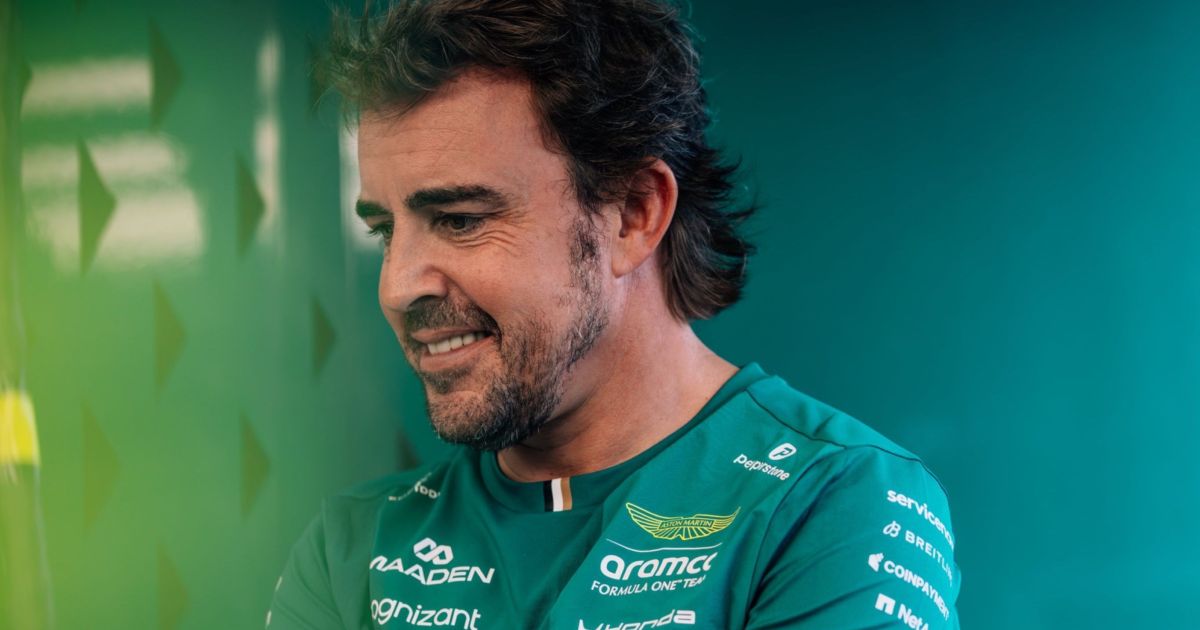 Alonso diz que renovação com Aston Martin foi decidida em 5 minutos