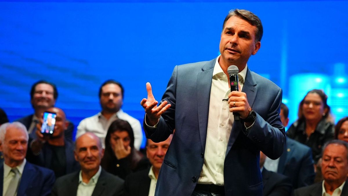 Flávio ironiza mudança de posicionamento do PT sobre maioridade penal