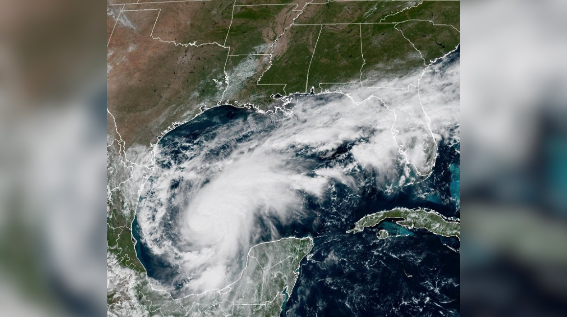 Imagem de satélite da tempestade tropical Isaias em 7 de outubro de 2026