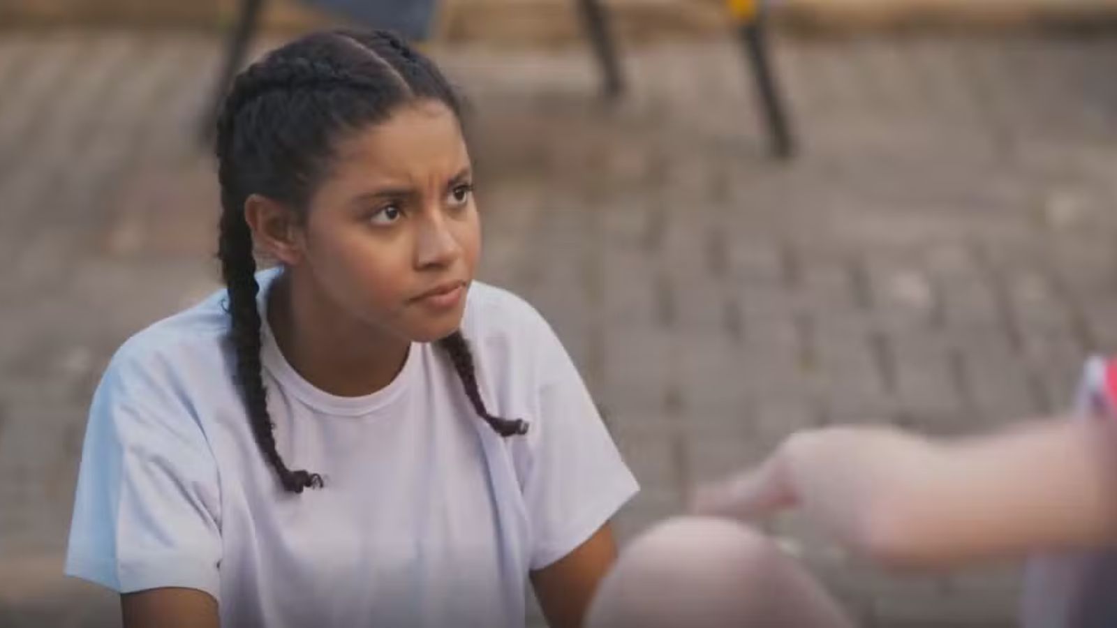 Glorinha é interpretada por Laura Luz em "Por Você"