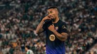 Espanhol: Ex-Fluminense é expulso, e Barcelona vence Betis com gol de Jesus