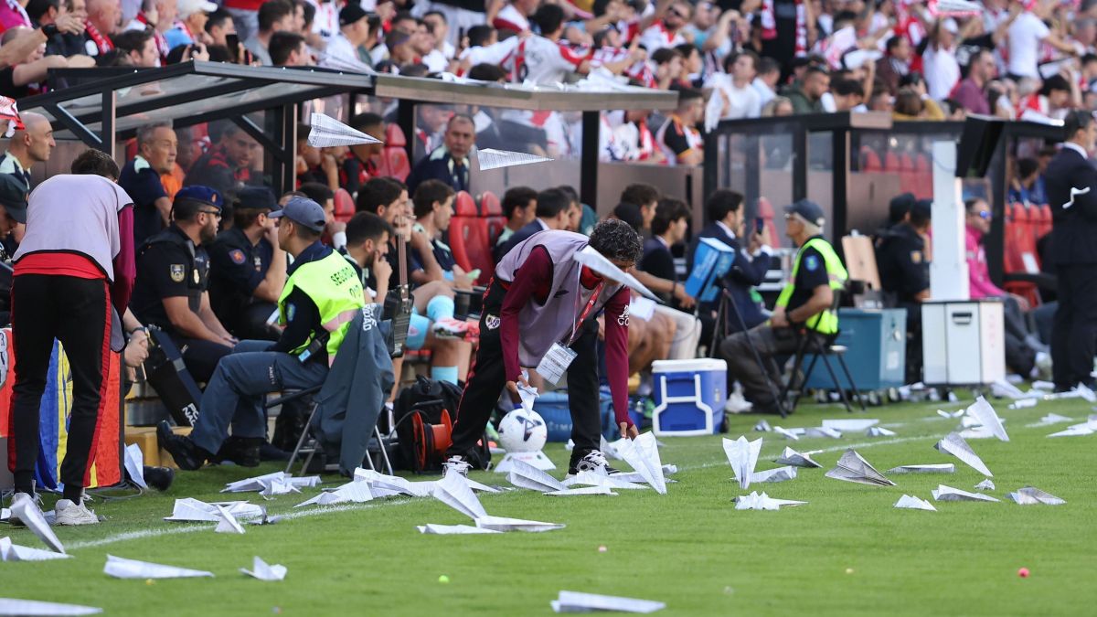 Rayo Vallecano x Athletic Bilbao: jogo suspenso por protestos de torcedores