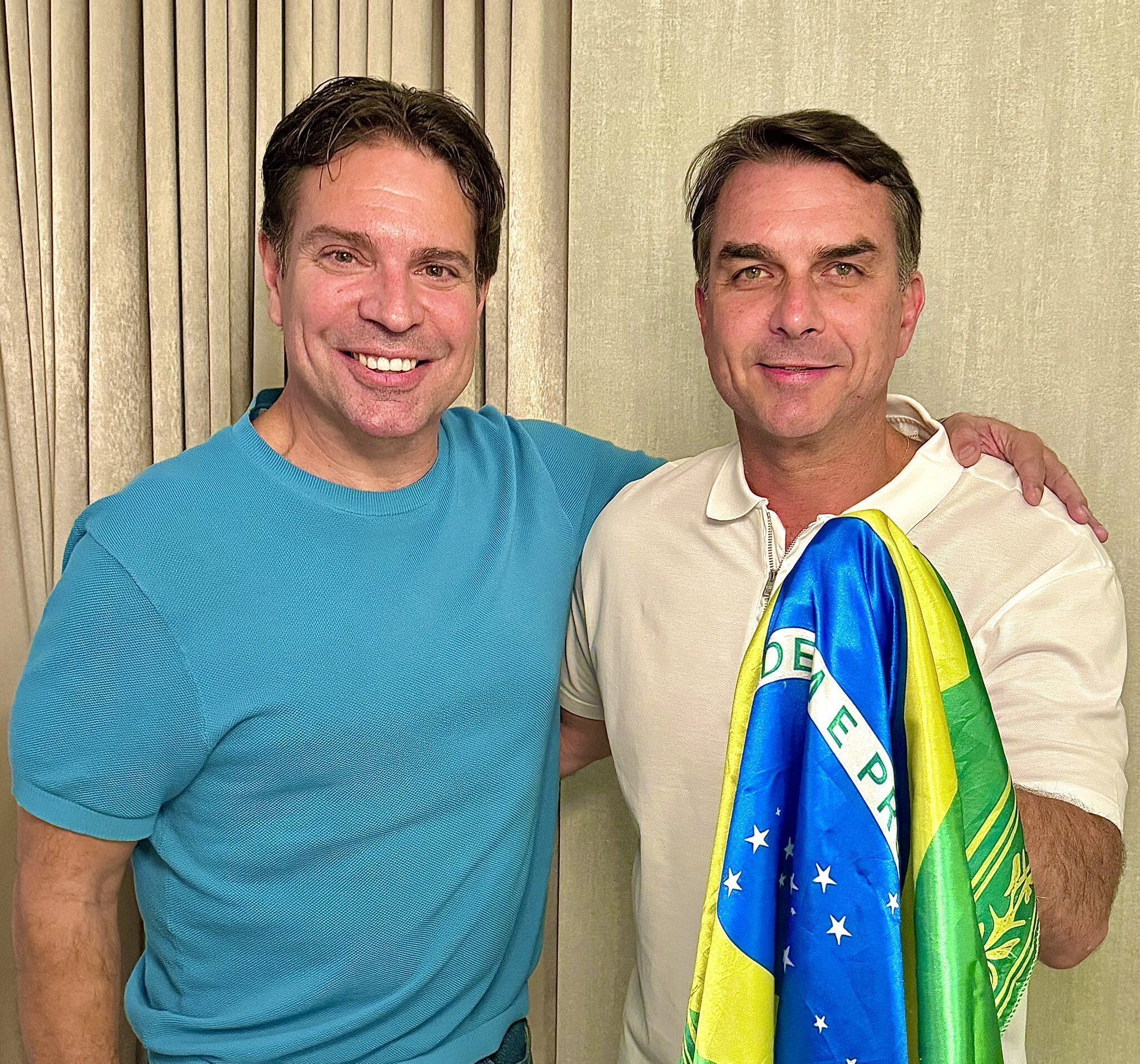 Eduardo cita Olavo e posta foto com Flávio após senador fugir para os ...