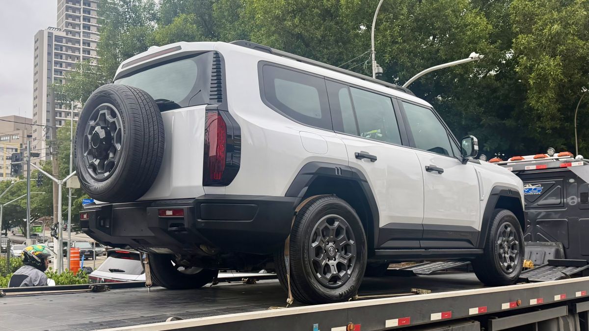 Do reflexo ondulado às soldas queimadas: como identificar se um carro seminovo esconde batidas antigas