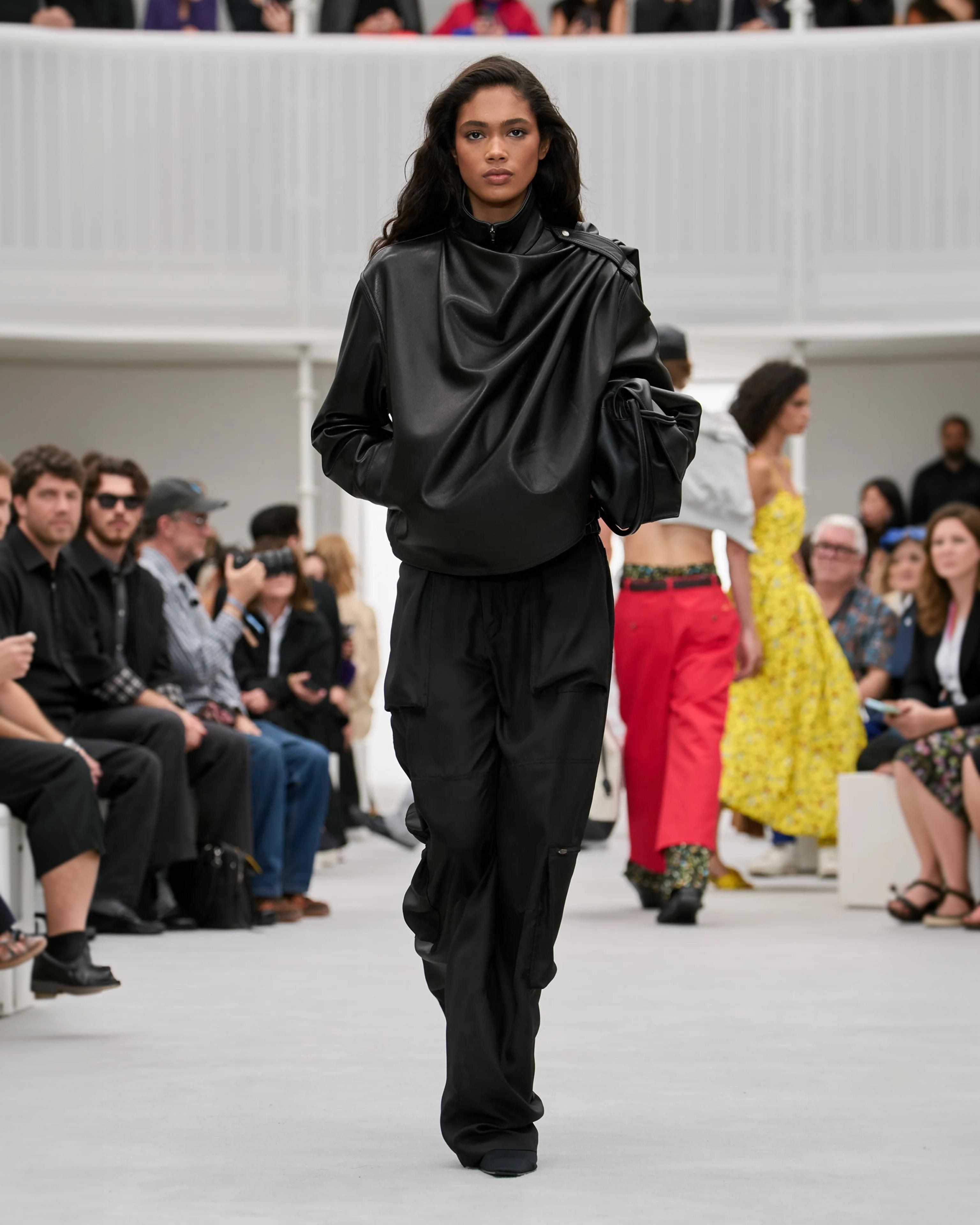 Thalita Ferreira no desfile da Loewe • Divulgação