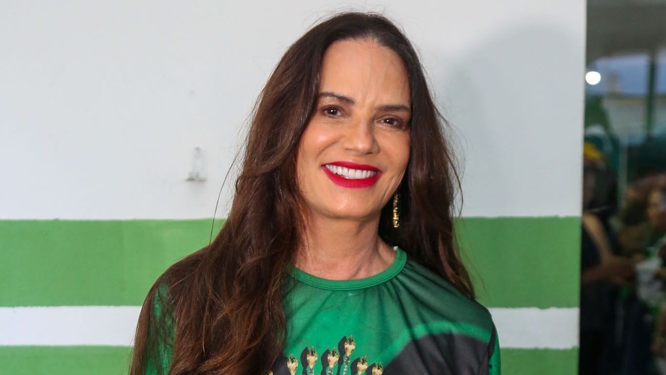 Luiza Brunet acompanha coroação de Paolla Oliveira na Imperatriz