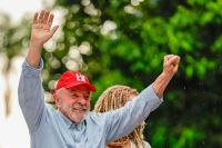 Lula pavimenta fim da escala 6x1 em busca de "bala de prata" no 2º turno