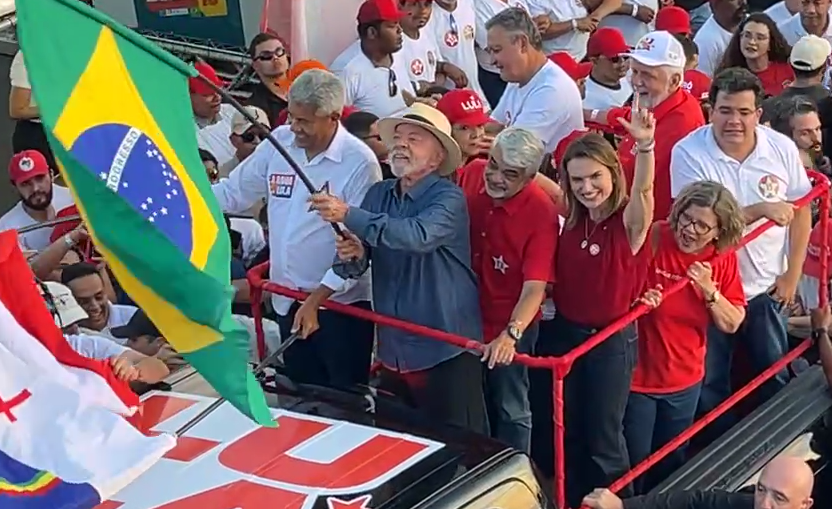 Lula diz que Flávio não pode ir a debate sem quebrar sigilo