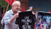 Lula mostra camisa com frase “as Malvinas são argentinas” durante ato no RJ