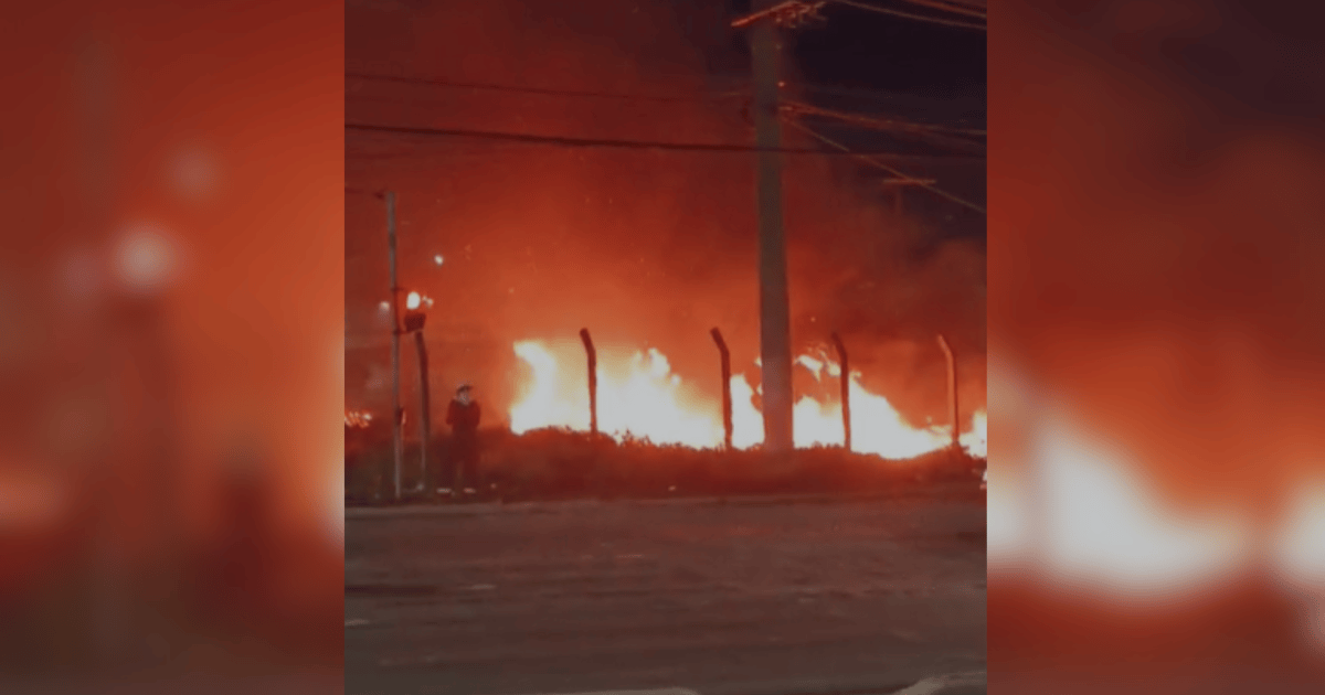 Fumaça de incêndios na floresta amazônica vista do céu