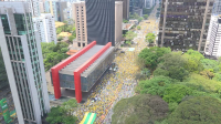 Domingo de campanha: Flávio fala de vagas no STF; PT lembra mortes na Covid