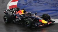 Max Verstappen vence sprint caótica em Singapura com recorde de abandonos