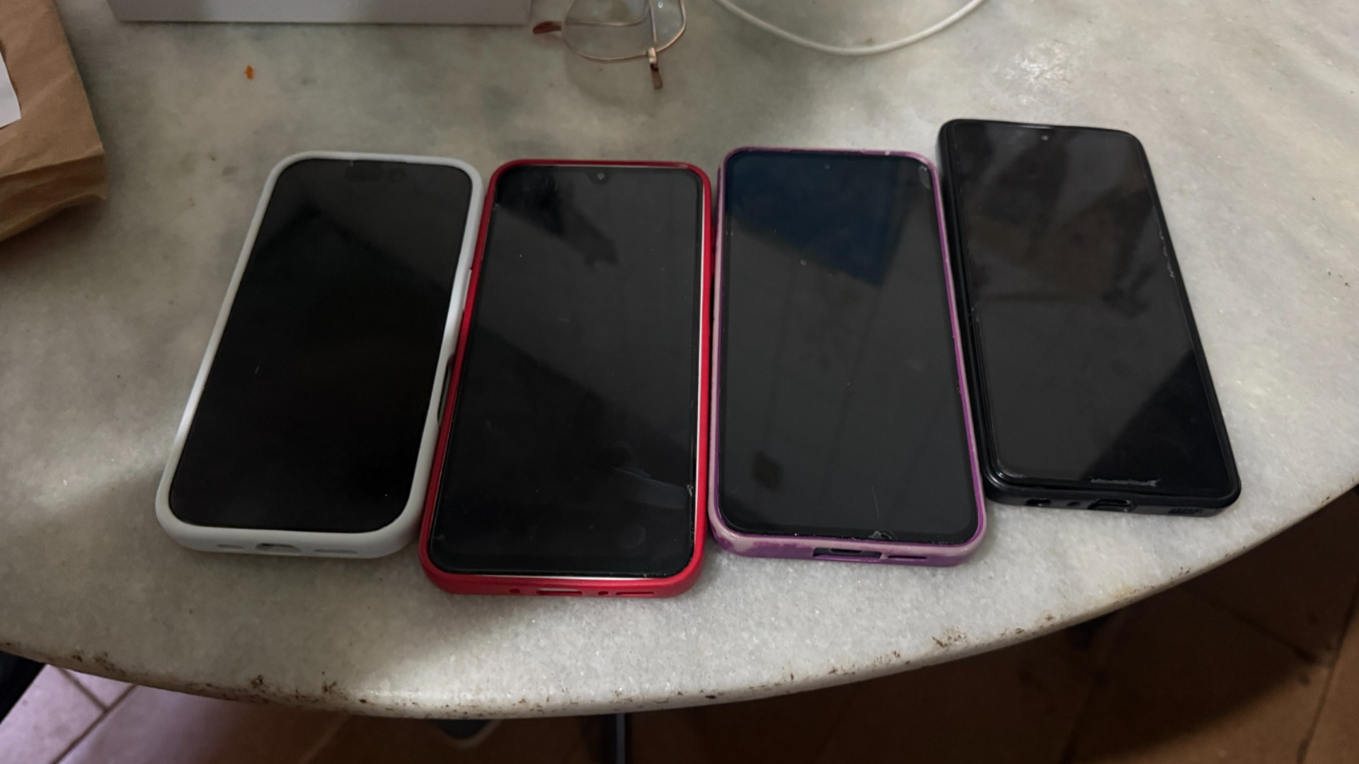 Foram apreendidos cinco celulares durante a ação • PCMG