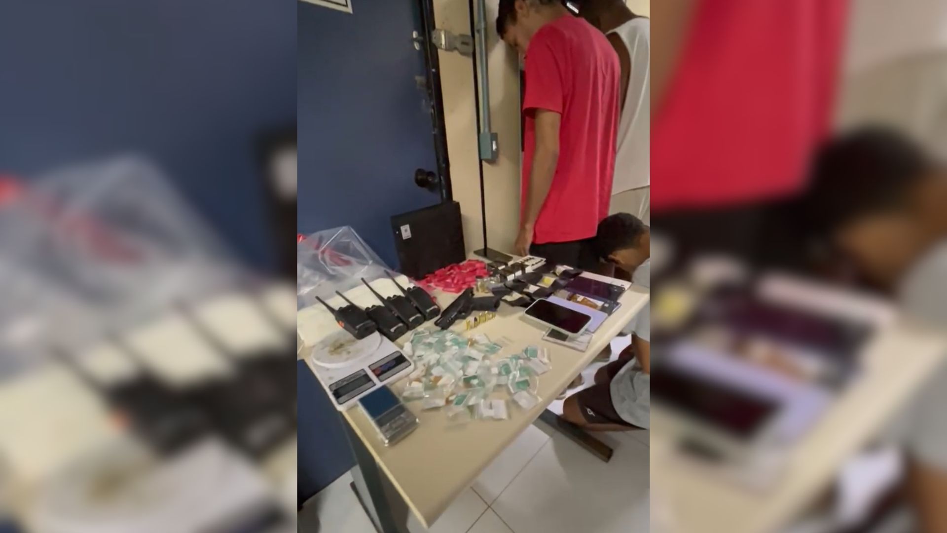 Imagem de destaque do post: Operação da Polícia Civil em Búzios contra o tráfico prende dez pessoas