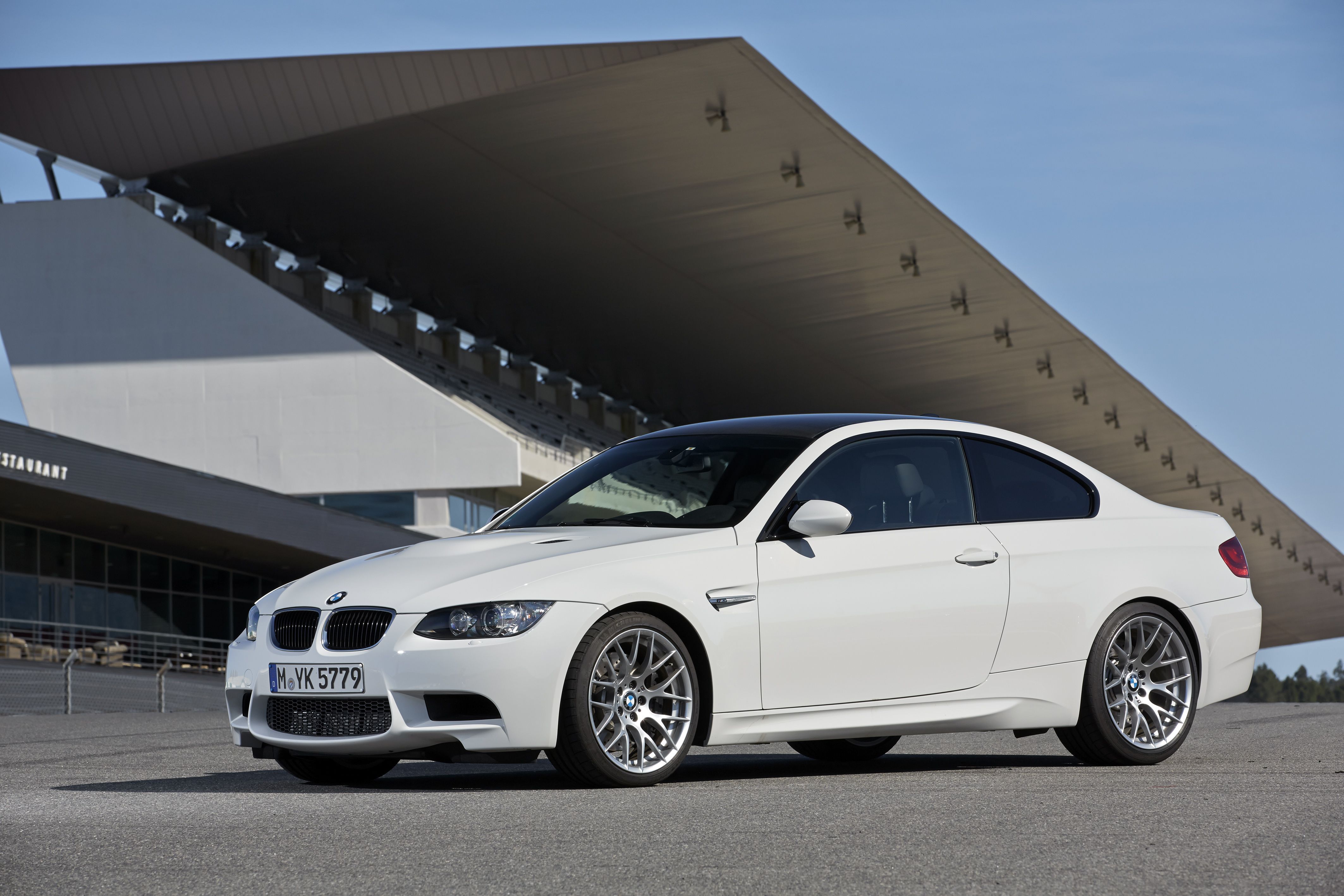 BMW M3 (E92) - O código E92 foi designado à versão cupê, enquanto E90 foi designado à versão sedan • Divulgação BMW